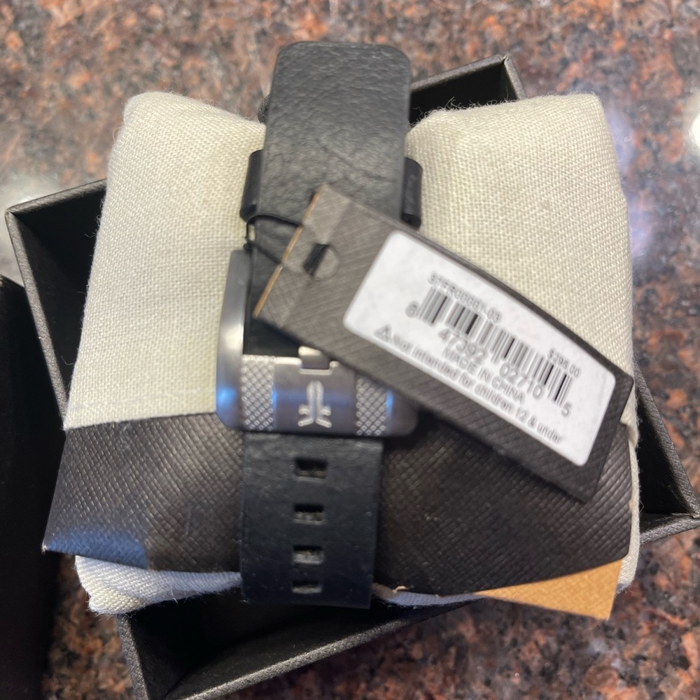 Men’s wrist watch - brand new with tags - never used. - Picture 2 of 4